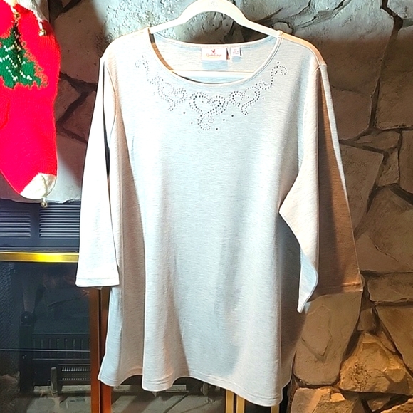 Quacker Factory Women's Top Tee Plus 2X Gray with Rhinestones Brand New - Picture 2 of 4